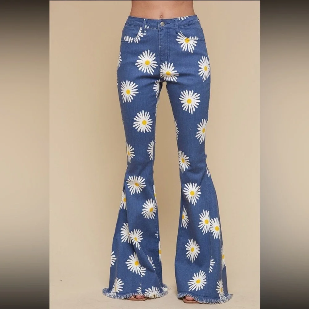 ⛔️SOLD⛔️Altar'd State High Rise Ultra Flare 70's Inspired Daisy Print Blue Jeans - Picture 3 of 11